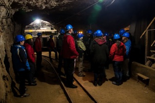 Odpravili smo se tudi v rudnik Mežica, kjer smo si ogledali minerala galenit in wulfenit.