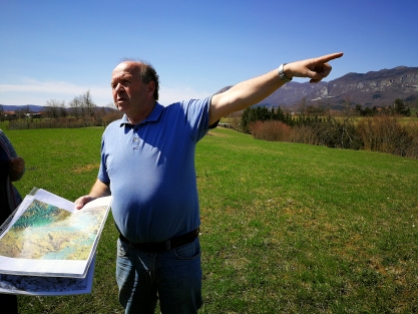 Profesor Mihevc razlaga o Postojnski dolini
